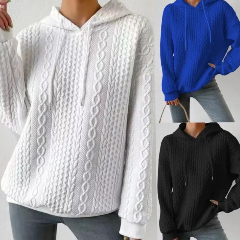 0-56d7d0.jpeg Femme portant un pull blanc à capuche. On voit également les deux autres coloris.