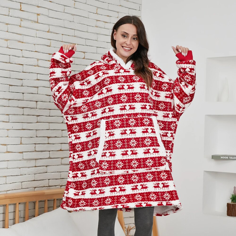 Une femme porte un pull plaid rouge et blanc avec des motifs
