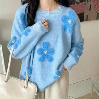 Pull bleu ciel à fleurs brodées et perlées pour femme