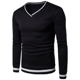 Pull col V noir avec un liseret blanc au col aux manches et en bas
