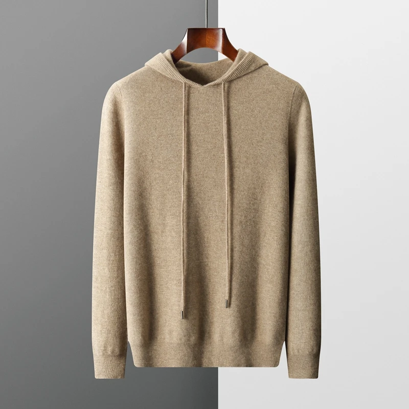 5332-cz16ne.jpg Pull marron sur un ceintre.