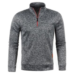 On voit un pull gris col zippé pour homme. C'est un pull de travail