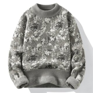 Pull gris avec des fleurs blanches sur fond blanc.